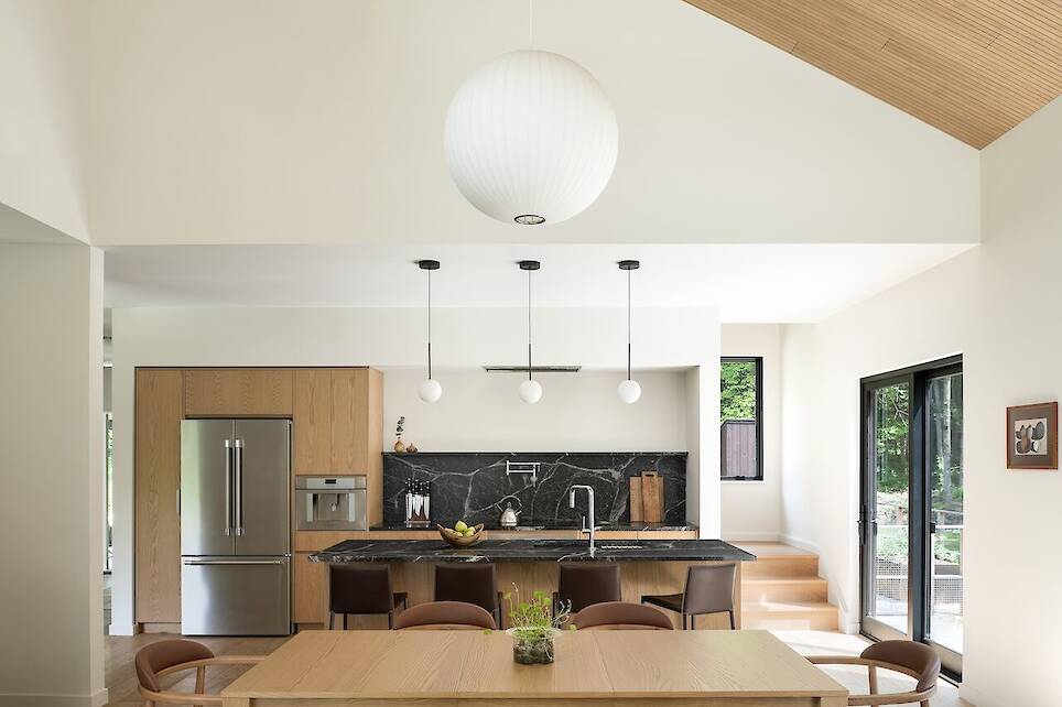 Elizabeth Herrmann Clads a Cornwall Home in Gendai Yakisugi