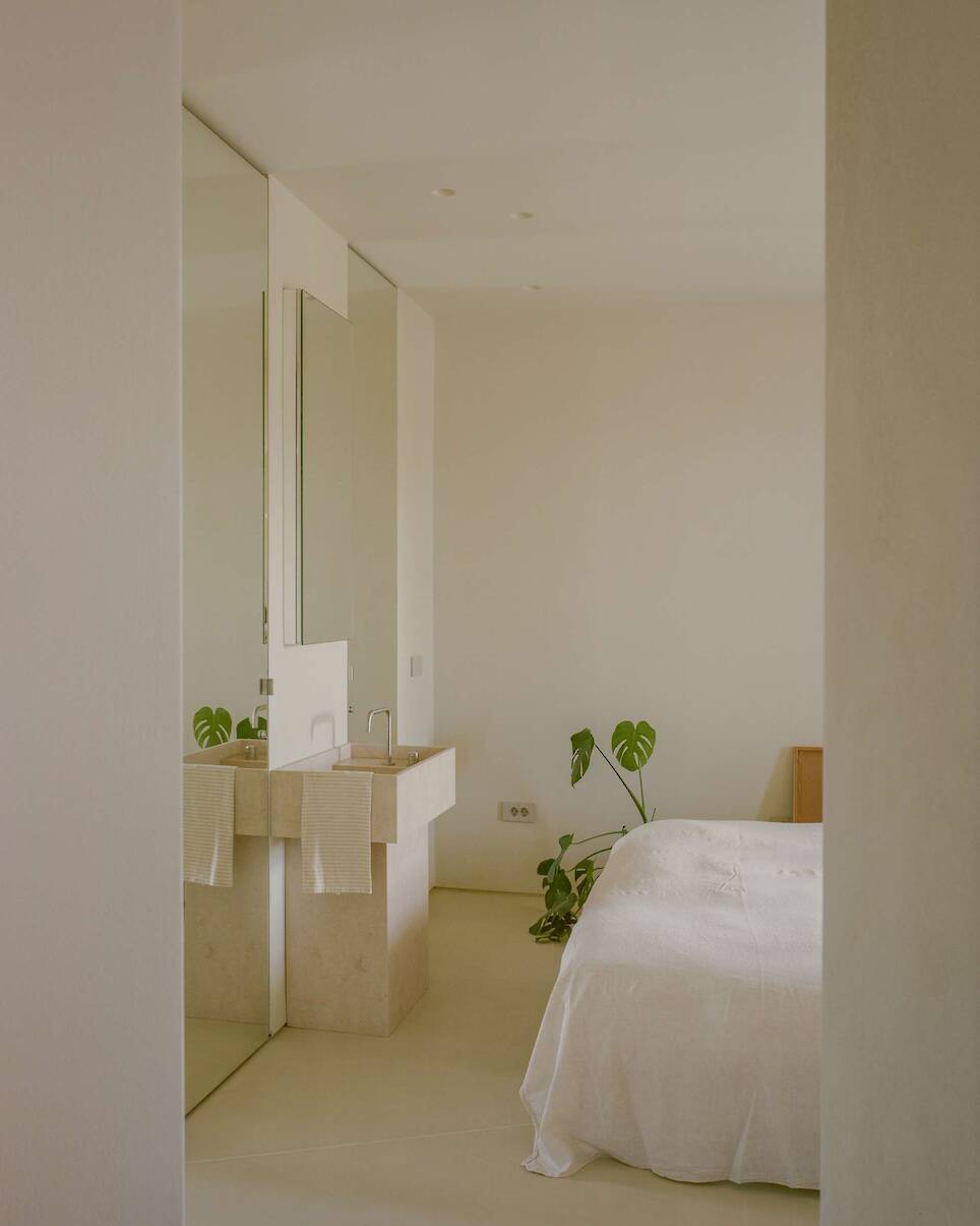 The Dining Room Is Also a Bedroom—and an Office—at This Renovated Athens Flat - Photo 10 of 15 -