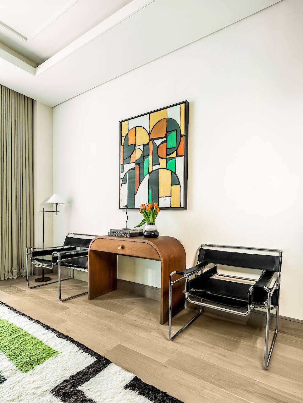 A Bahrain Bay Apartment Finds Its Rhythm in Art and Curves