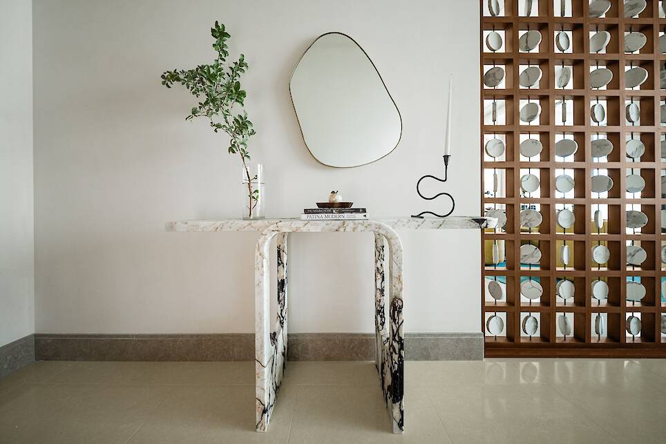 A Bahrain Bay Apartment Finds Its Rhythm in Art and Curves