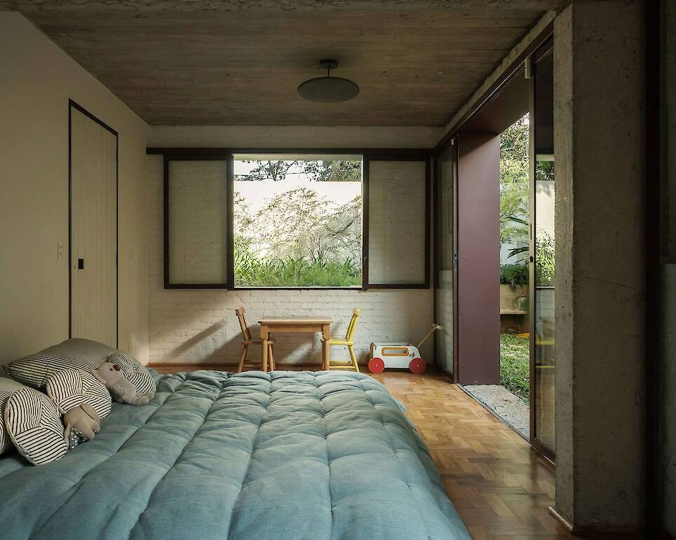 Two Straight-Forward Changes Make This Family Home in Brazil Exceptionally Airy - Photo 10 of 17 -
