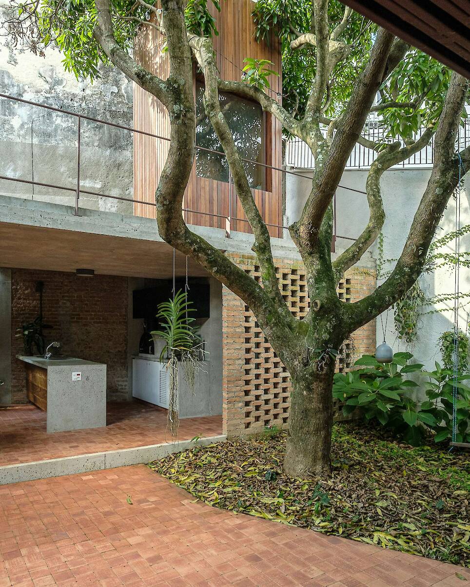 Two Straight-Forward Changes Make This Family Home in Brazil Exceptionally Airy - Photo 7 of 17 -