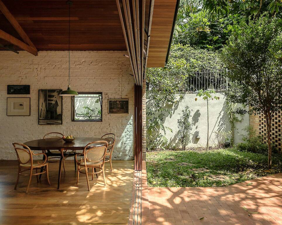 Two Straight-Forward Changes Make This Family Home in Brazil Exceptionally Airy - Photo 5 of 17 -