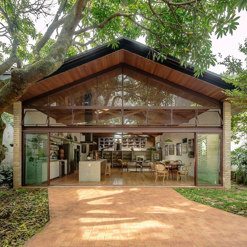 Two Straight-Forward Changes Make This Family Home in Brazil Exceptionally Airy