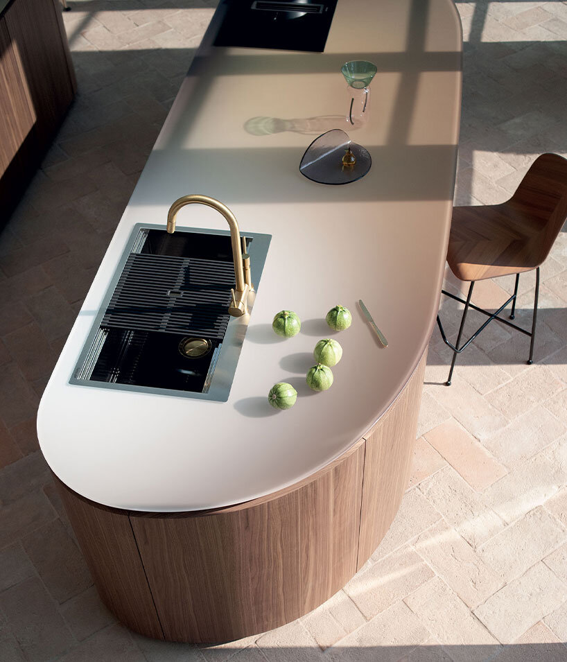 Tangram island in verde comodoro anodyc lacquer with groove doors cesar tangram kitchen island featuring an integrated snack bar counter tangram base units featuring a nuance gl