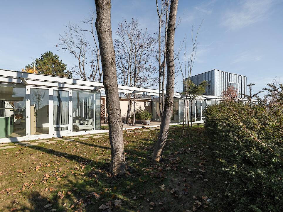 <p>Garden façade of the Double-Villa</p>