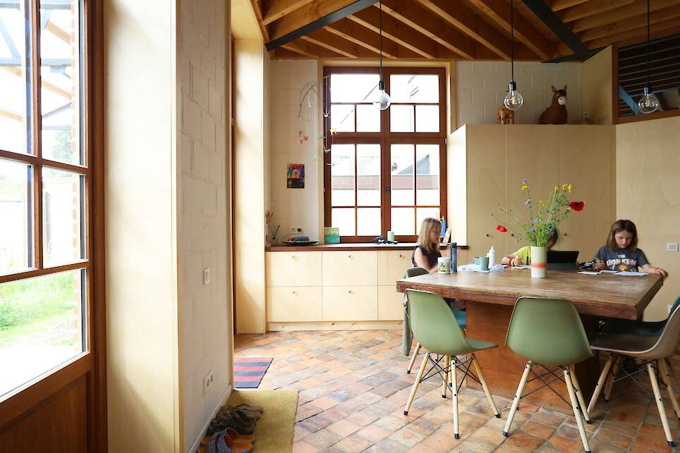The Interior of This Brick Home in Belgium Takes an Unexpected Turn - Photo 8 of 17 -