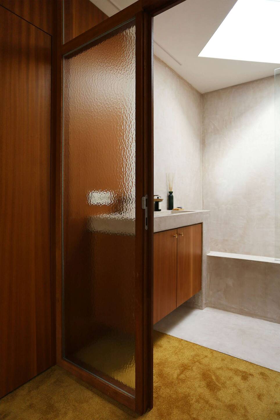The Interior of This Brick Home in Belgium Takes an Unexpected Turn - Photo 15 of 17 -