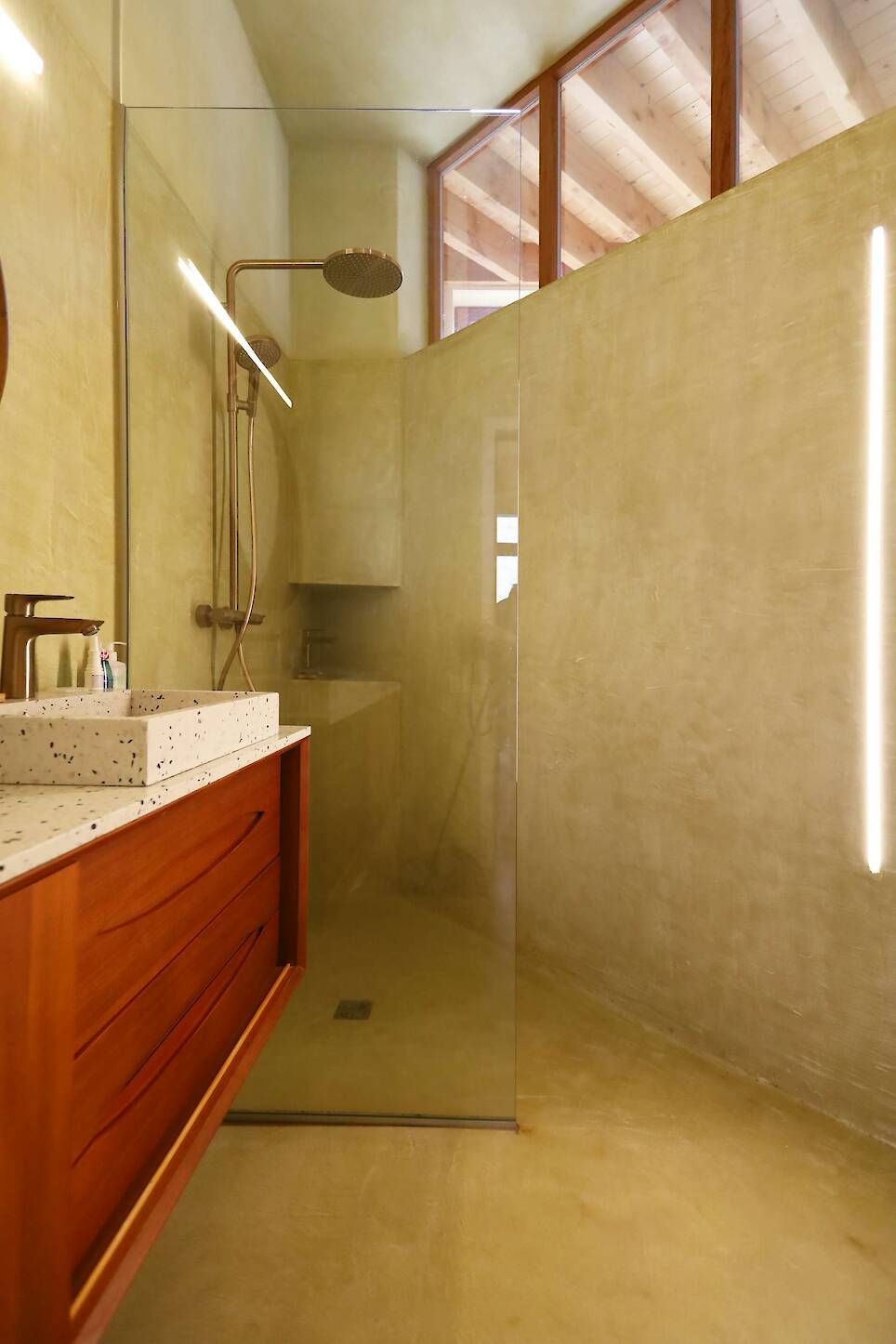 The Interior of This Brick Home in Belgium Takes an Unexpected Turn - Photo 12 of 17 -