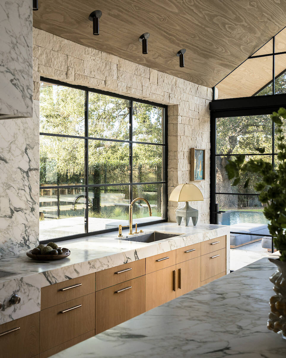 Hommeboys Interiors Brings Warmth to a Los Altos Hills Home