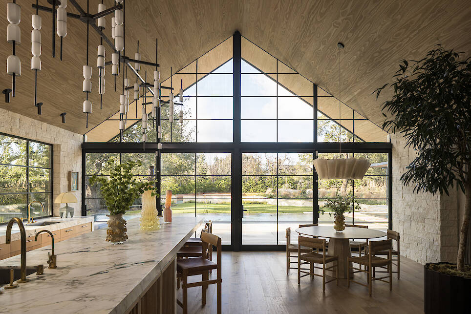 Hommeboys Interiors Brings Warmth to a Los Altos Hills Home